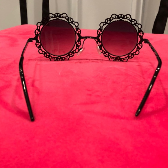 Vintage Style Sunnies - Picture 5 of 6